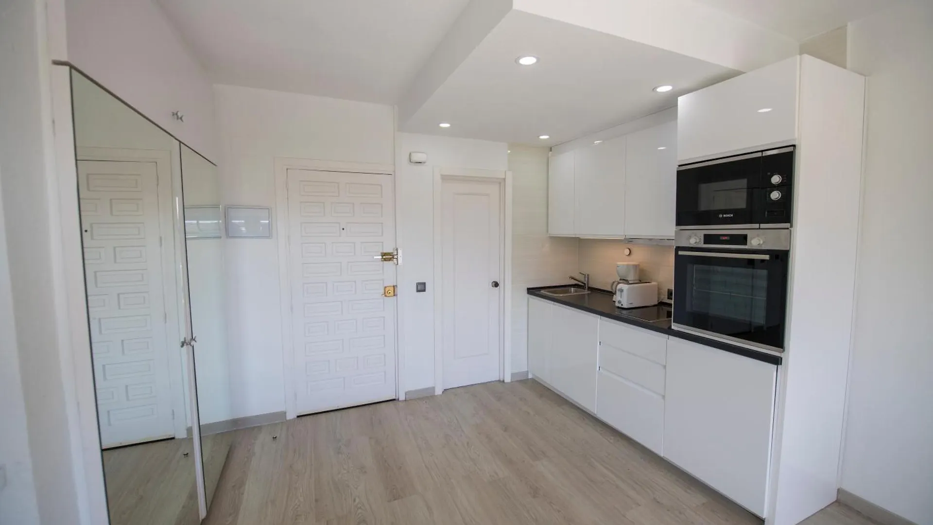בנאלמדנה Benal Beach Sea Front Holiday Home 0*,  ספרד